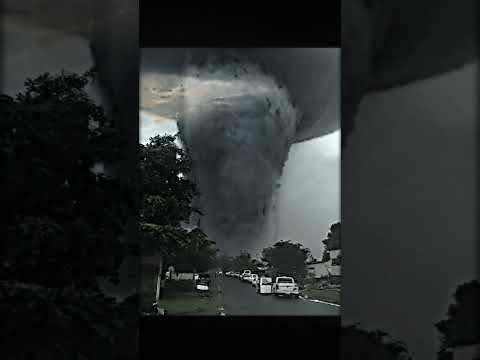 tornado in LA #nature  #tornado #storm - Популярные видеоролики!