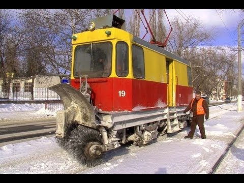 Как чистят от снега трамвайные пути - Популярные видеоролики!
