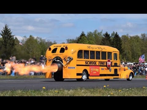Школьный автобус с реактивным двигателем 25.000 лошадиных сил - Популярные видеоролики!