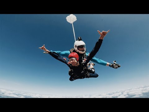 Первый прыжок с парашютом с 4000 метров. 60 секунд свободного падения. - Популярные видеоролики!