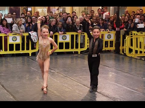Ballando on the Road - GIUGLIANO: Maria Rosaria e Antonio - Популярные видеоролики!