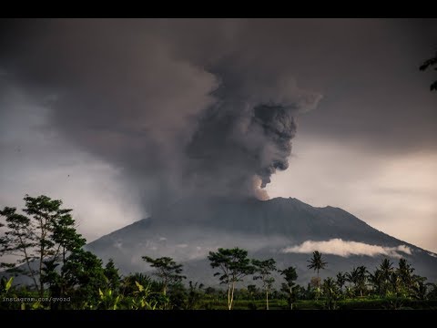 Срочные новости про Извержение Вулкана Агунг на Бали! На острове остался один Русский - Популярные видеоролики!