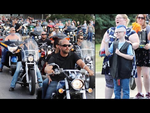 Motorcycle Riders Show Up to Birthday Party for Wisconsin Boy With Autism - Популярные видеоролики!