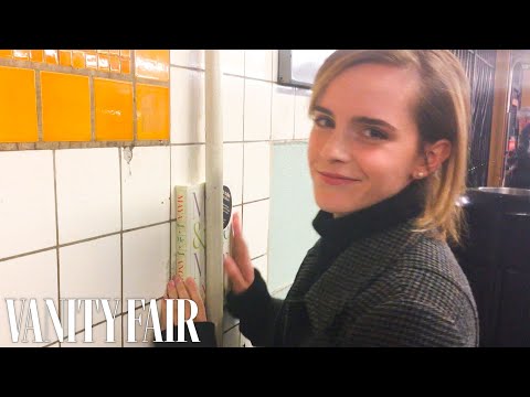 Emma Watson Hides Books Around the New York City Subway | Vanity Fair - Популярные видеоролики!