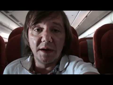 Детная истеричка скандалит в самолете - Популярные видеоролики!