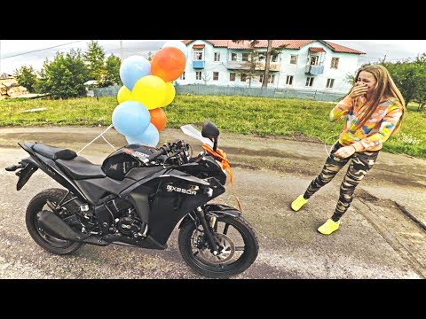 Реакция девушки на подаренный мотоцикл - девочка плачет от счастья - Популярные видеоролики!