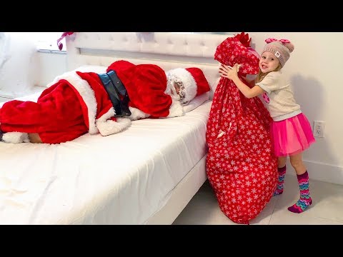 Настя разносит подарки на Рождество - Популярные видеоролики!