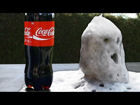 Experiment: Coca Cola and Pool Chlorine Amazing Chemical Reaction - Популярные видеоролики!