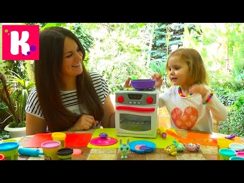 Катя и Люда играют в игрушки для девочек - Популярные видеоролики!