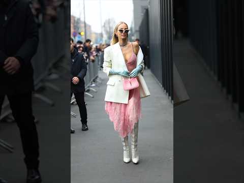 White boots are fall’s biggest trend — check our streetstyle report #voguefashion #falltrends - Популярные видеоролики!